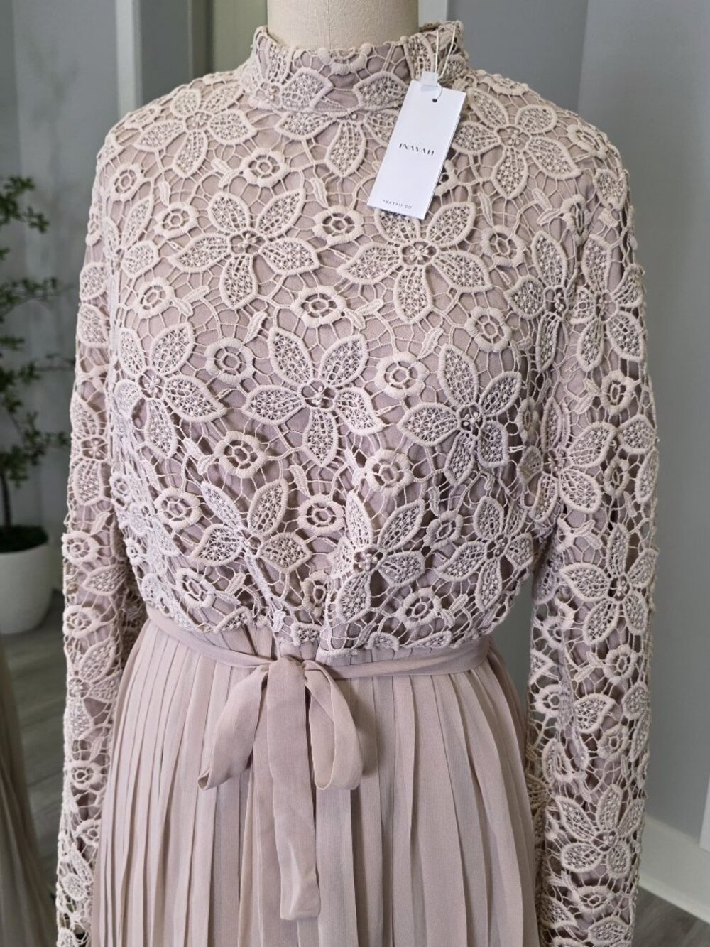 INAYAH Floral Lace High-Neck Pleated Maxi Dress in Dusty Mauve